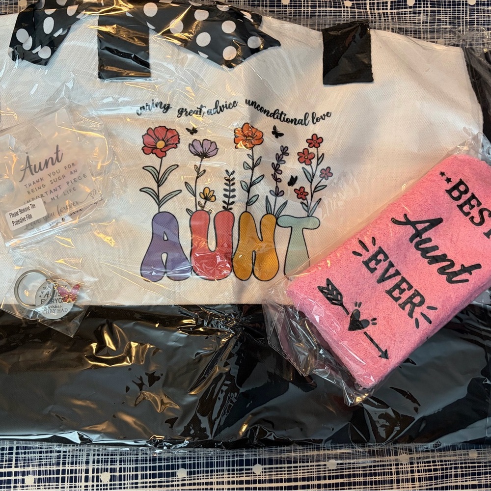 Floral Aunt Tote Bag and Pink Socks Set